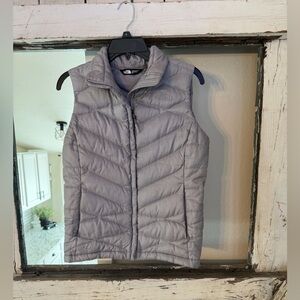 The North Face Women's Light Gray/Silver Quilted Vest
